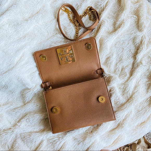 New!Tory Burch Britten Wallet on chain (removable) - Picture 6 of 8